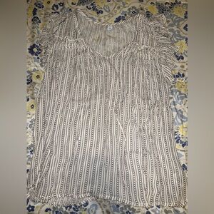 Women’s Old Navy black and white short sleeve top size large